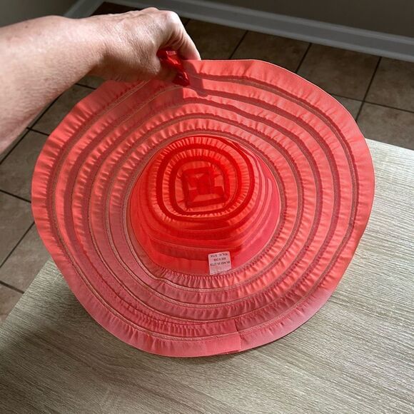 NWOT … Looking “PEACHY” Sun Hat - Picture 2 of 3